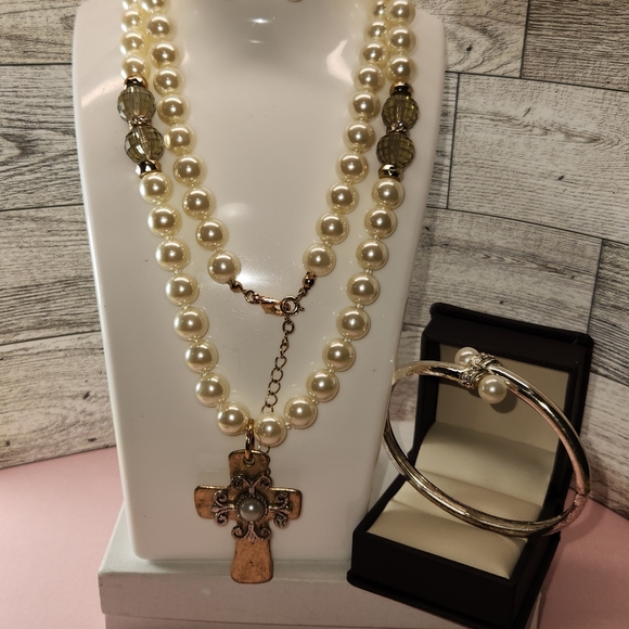 #2092, SIGNED AVON,(jjh) 1965's NECKLACE, BRACELET, EARRINGS, FAUX PEARLS SET, 3 - Picture 3 of 12